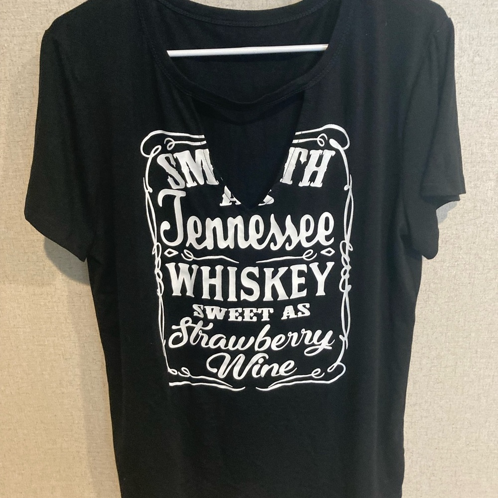 Black Graphic Tee cut out v neck - Short Sleeve women’s XL Tennessee whiskey